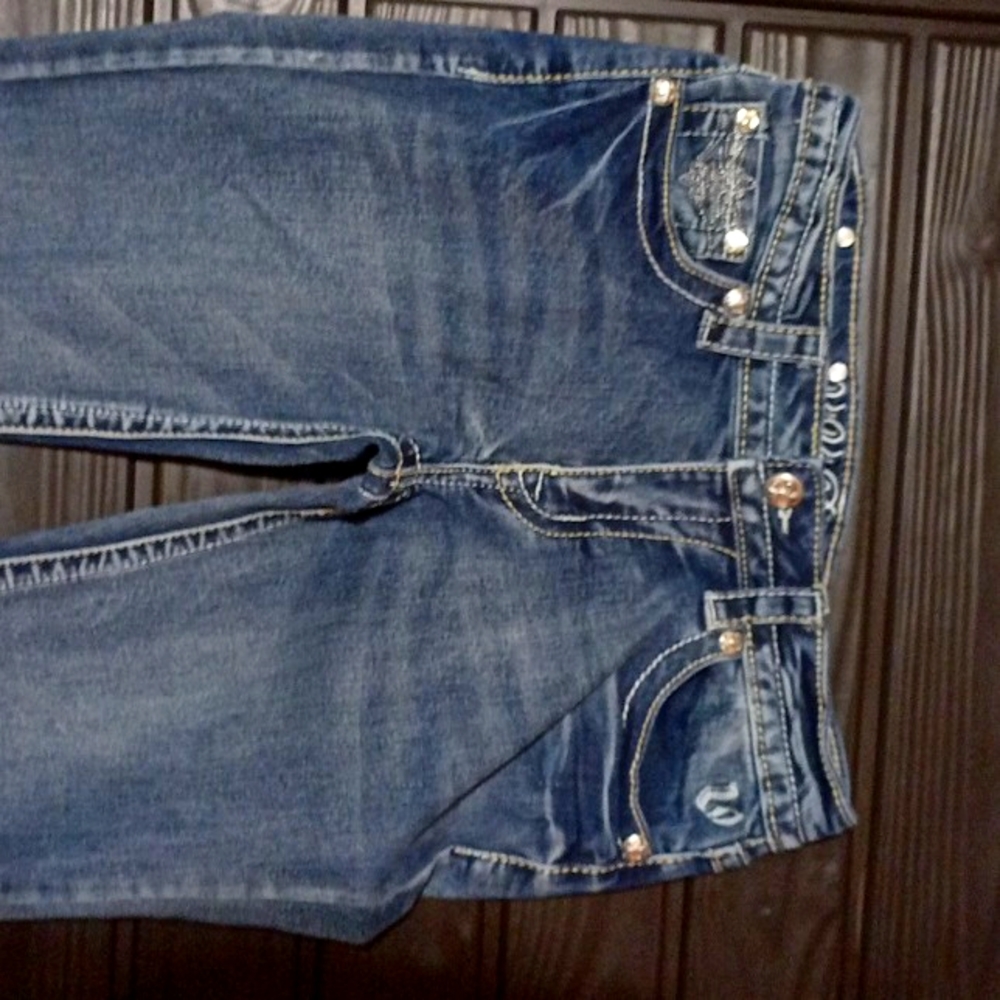 ViVidiva skinny jeans with sequenced pockets in back with jewels infront.